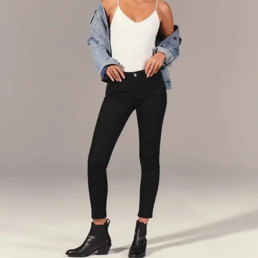 A&F Super Skinny Black Ankle Jeans (Short)